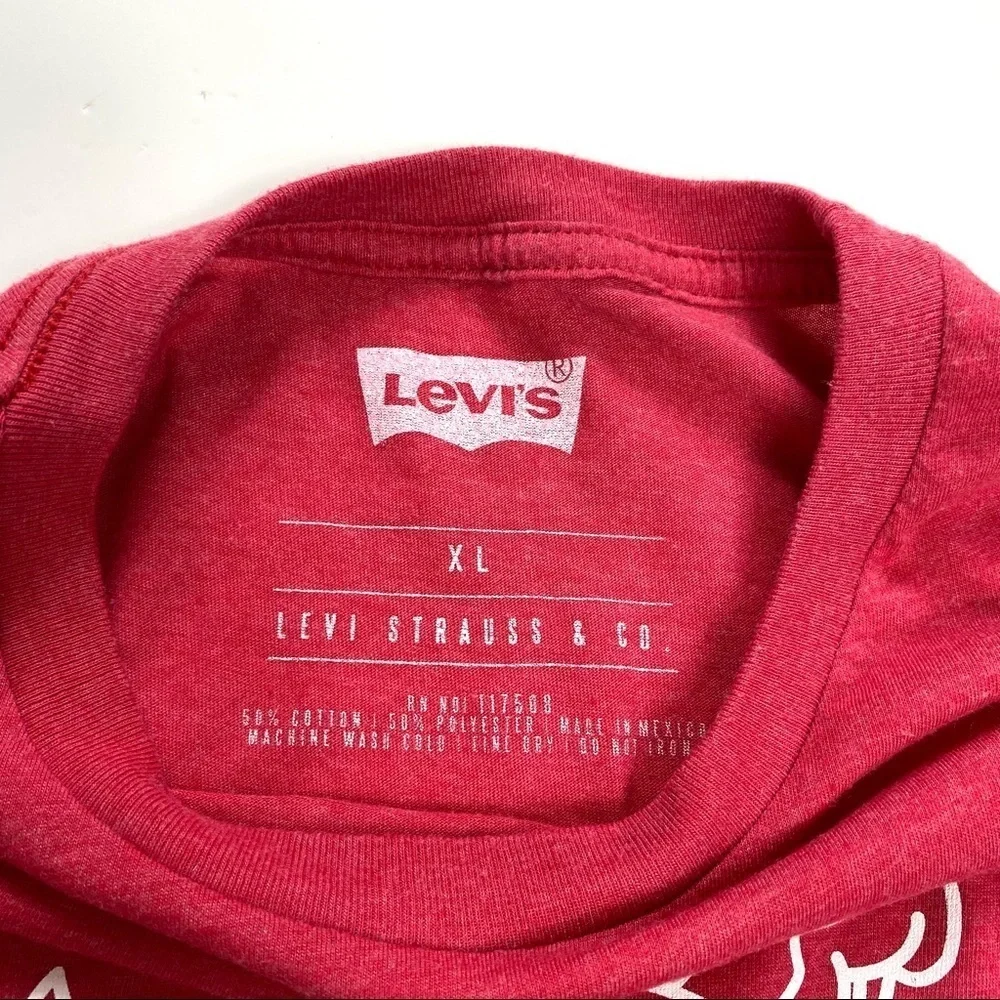 LEVI’S New York Apple Logo Casual T-Shirt in Vintage Red